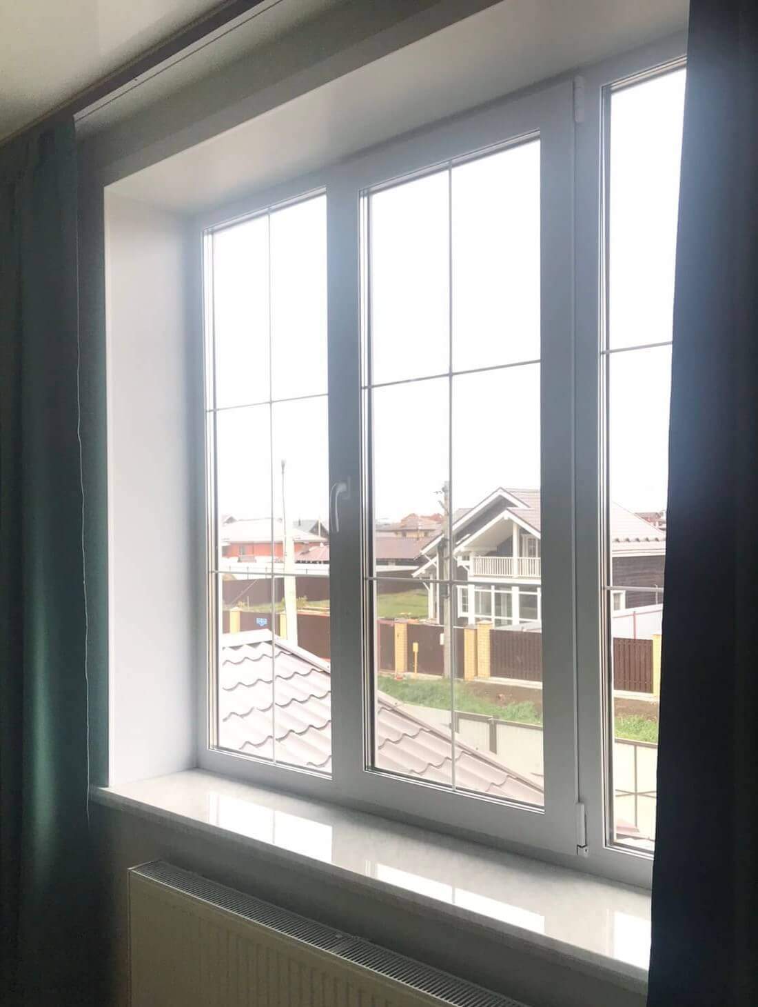 трехстворчатое окно с раскладкой для гостиной в Перми