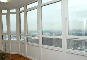 остекление балкона панорамными пластиковыми окнами в многоэтажке Перми