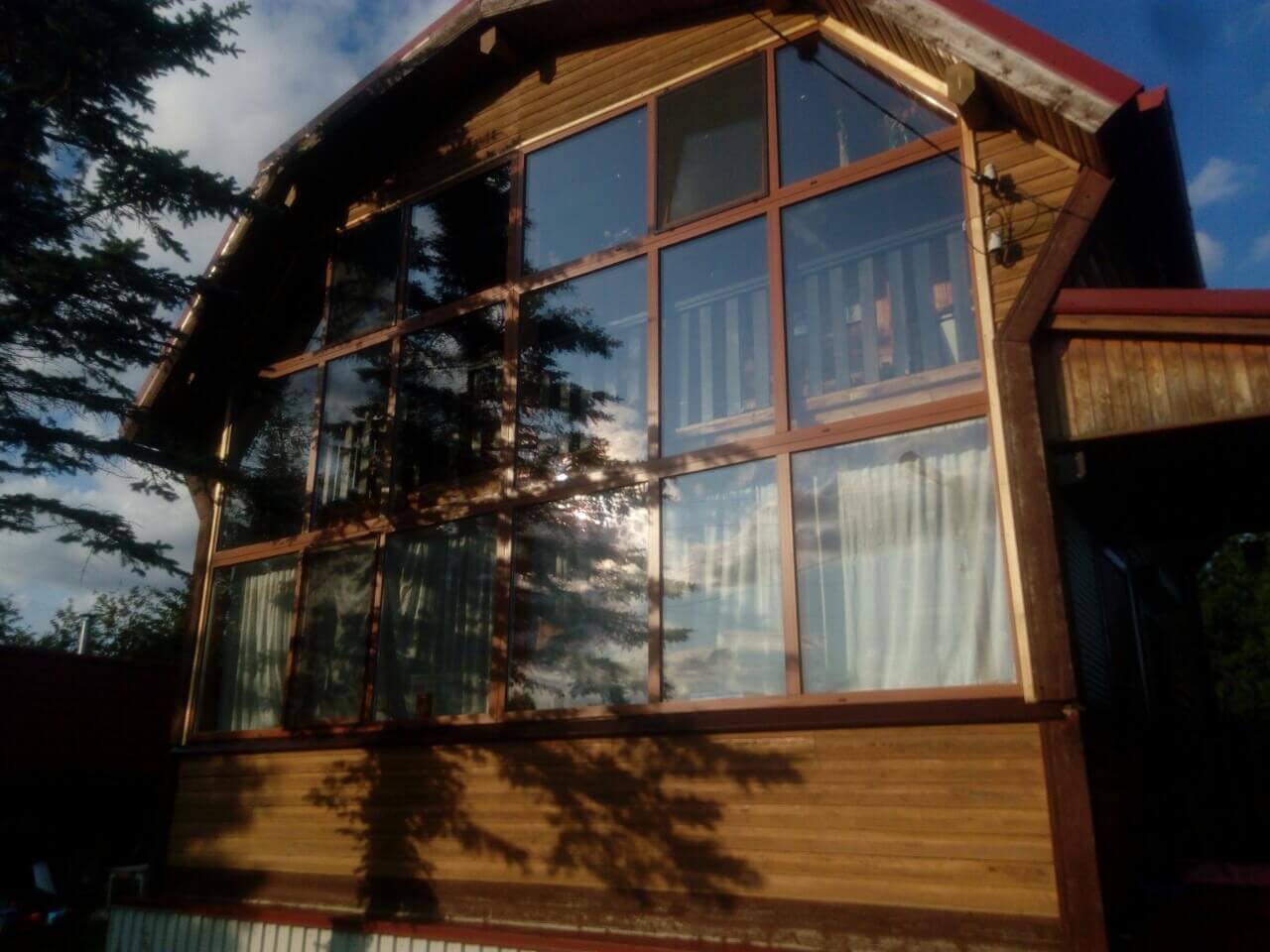 ламинация пластиковых окон в деревянном частном доме в Перми