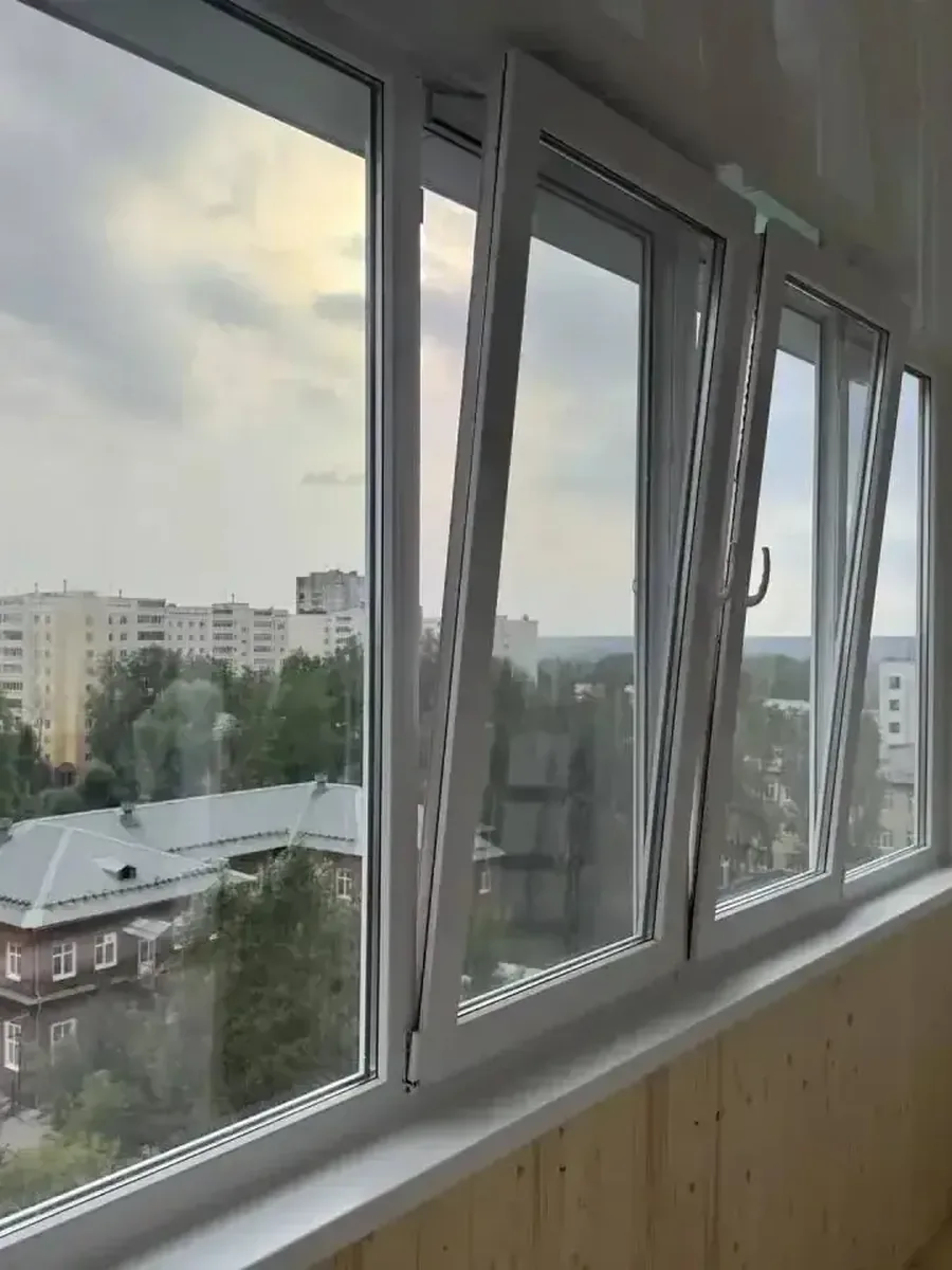 Эркерное остекление балкона, откидные створки